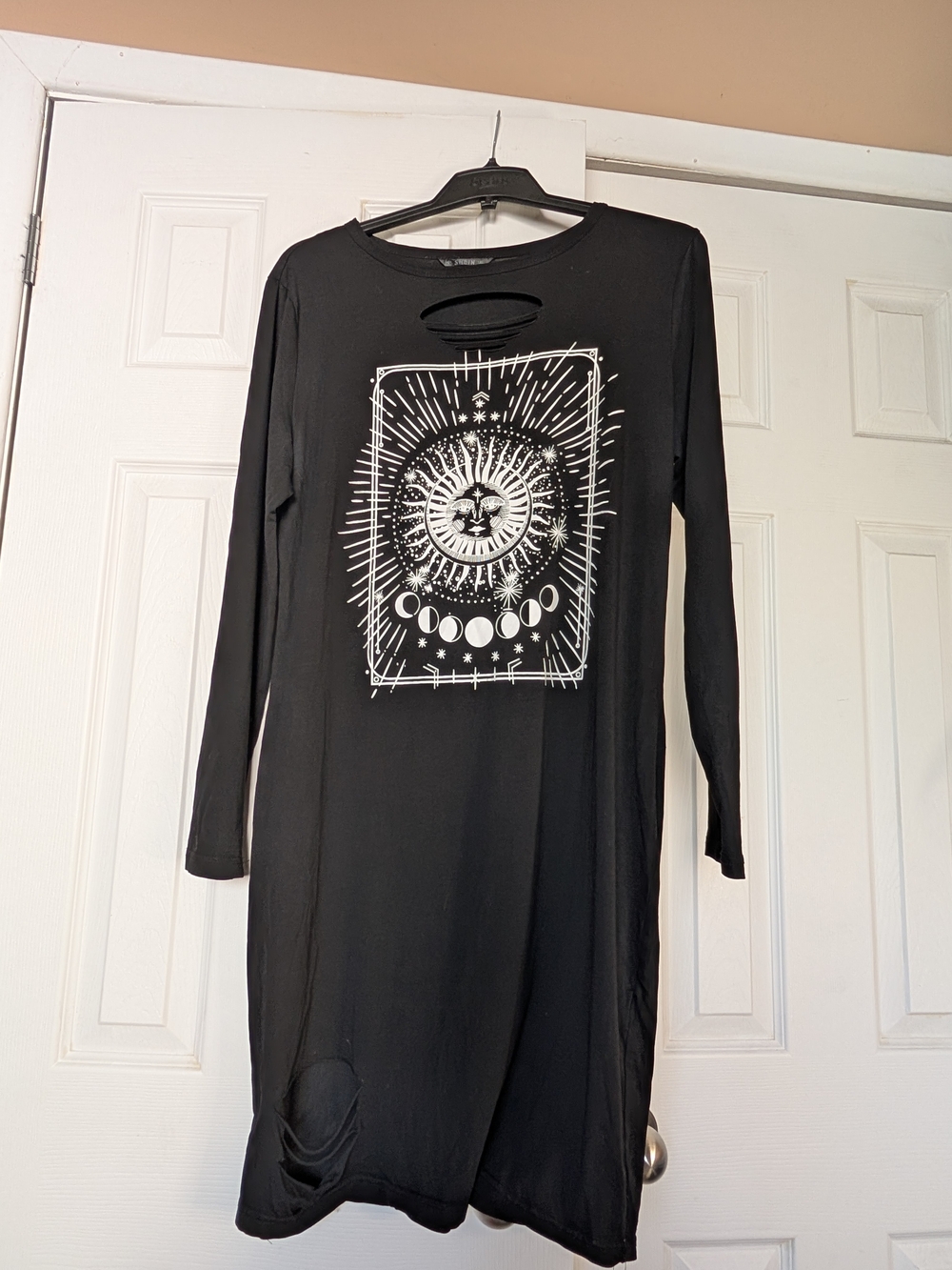 SHEIN Black Long-Sleeve Celestial Graphic Midi Dress